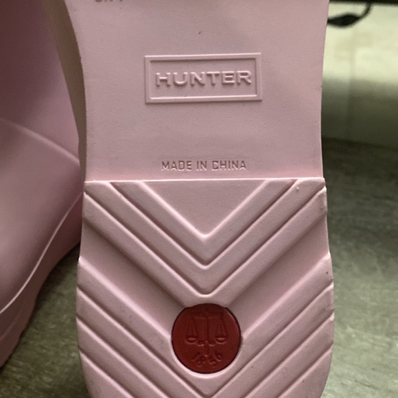 Hunter Women's Original Play Short Boots size 9
Shaft height
6 Inches - Picture 8 of 9